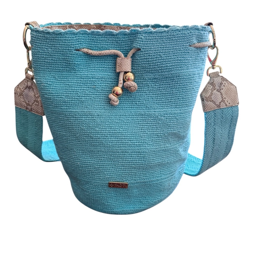 Paoti Handwoven Turquoise Animal Print Bucket Handbag